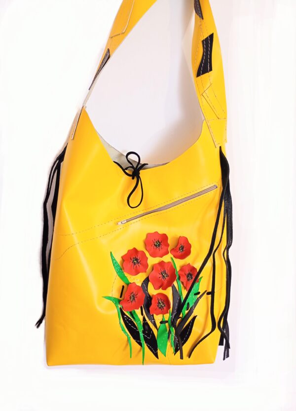 Geanta din piele naturala galbenă,cu maci roșii,lucrata manual