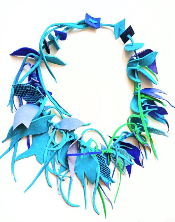 Colier turcoaz din piele naturala ,lucrat manual ,unicat