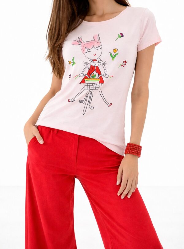 Tricou roz pal din bumbac ,cu fetiță  pe bicicletă, pictată manual