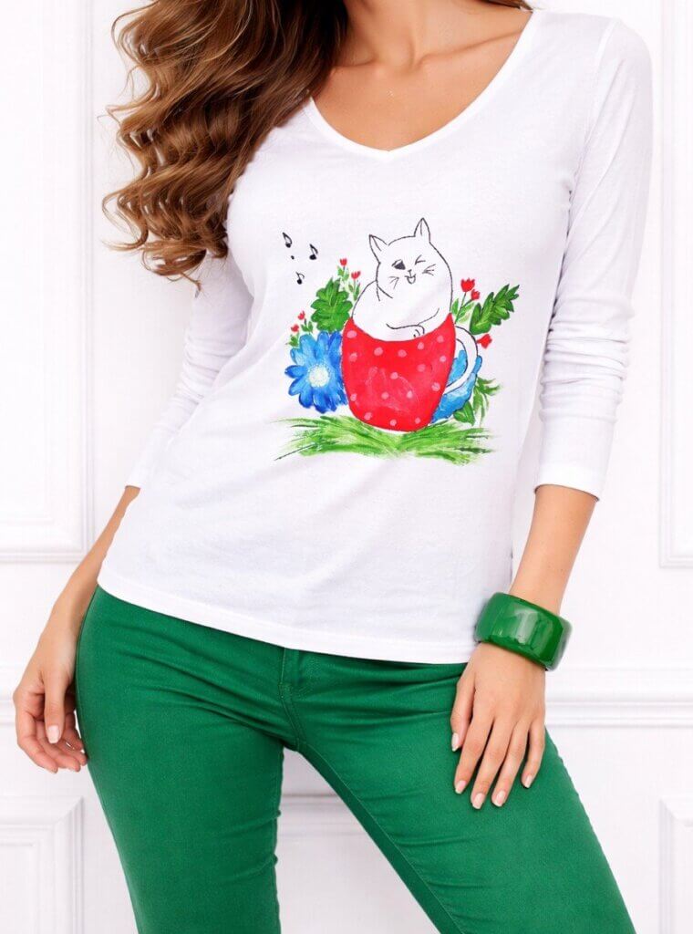 bluza alba din bumbac pictata manual cu pisicuta