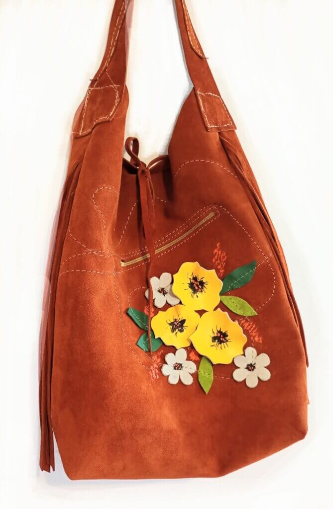 Geanta handmade din piele naturala cărămizie,cu aplicații florale