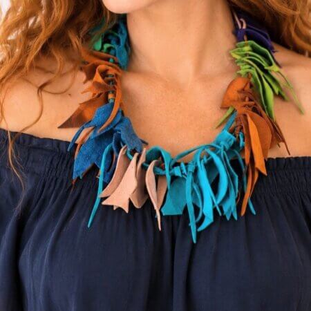 Colier multicolor din piele naturala,lucrat manual