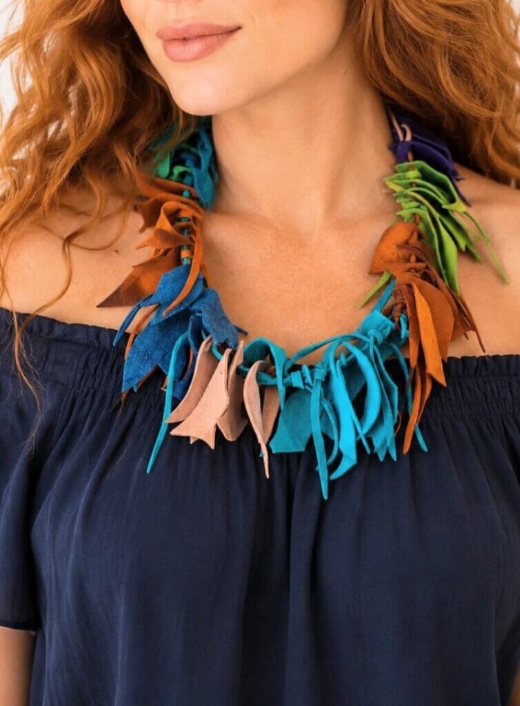 Colier multicolor din piele naturala,lucrat manual