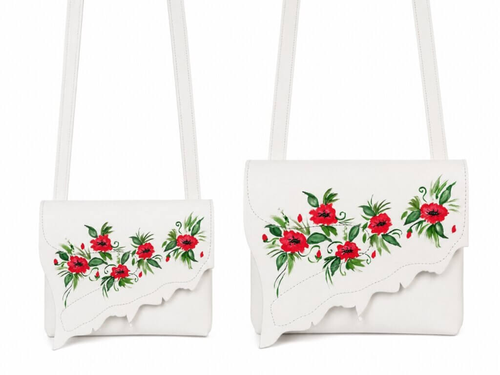 Set gentuțe albe din piele naturală pentru mamă fiică ,lucrate manual ,cu maci pictați