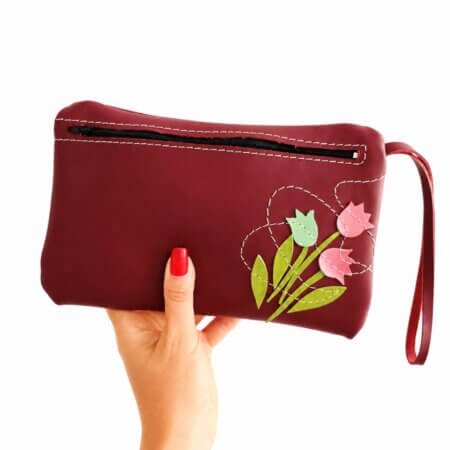 Portfard lucrat manual din piele naturală bordeaux,cu lalele ,unicat